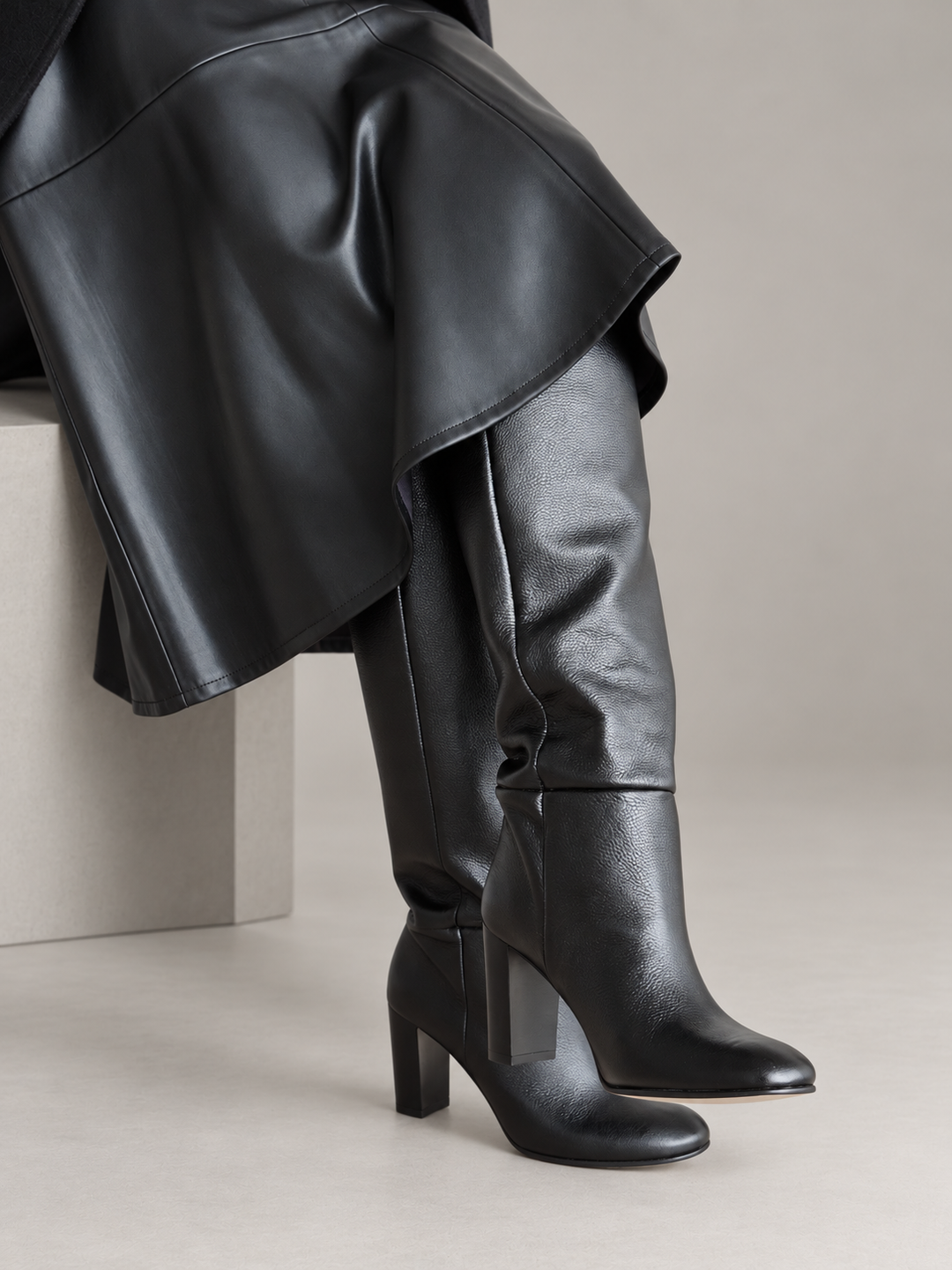 WOMEN'S DARK LEATHER BOOT