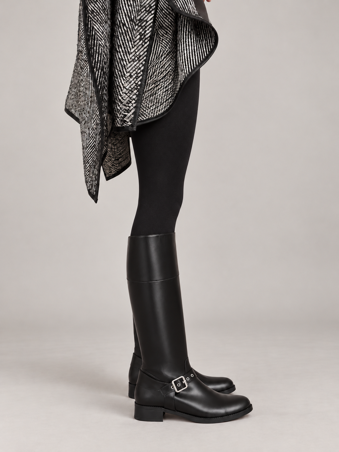 DUNKLER LEDERSTIEFEL FÜR DAMEN
