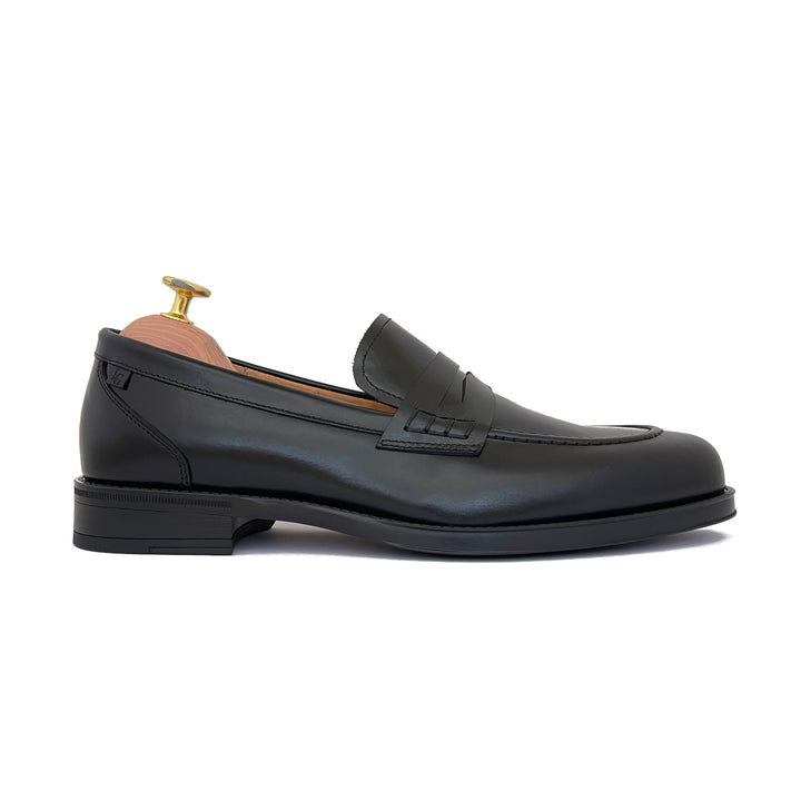 MEN'S BLACK MOCCASIN WITH TASSELS