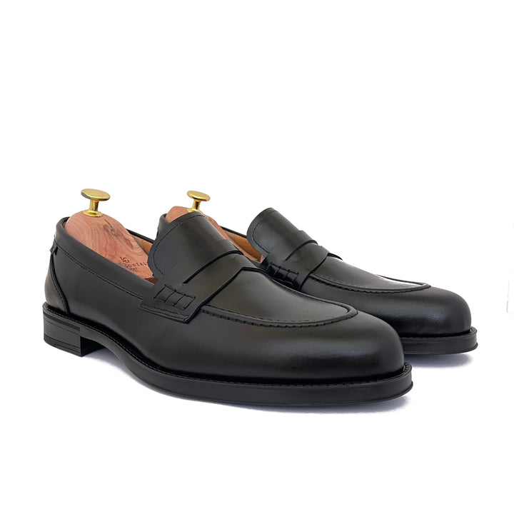 MEN'S BLACK MOCCASIN WITH TASSELS