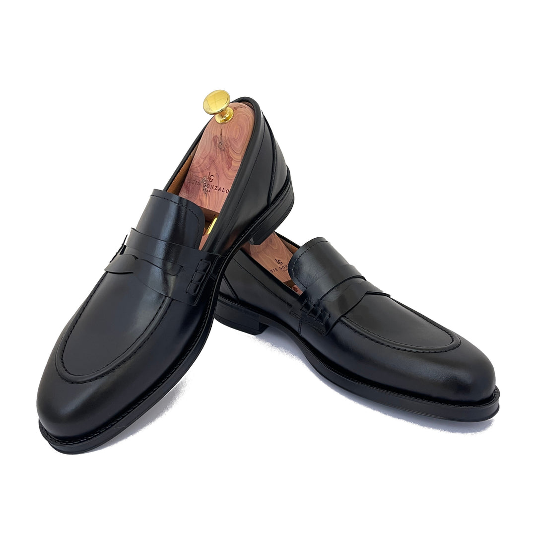 MEN'S BLACK MOCCASIN WITH TASSELS