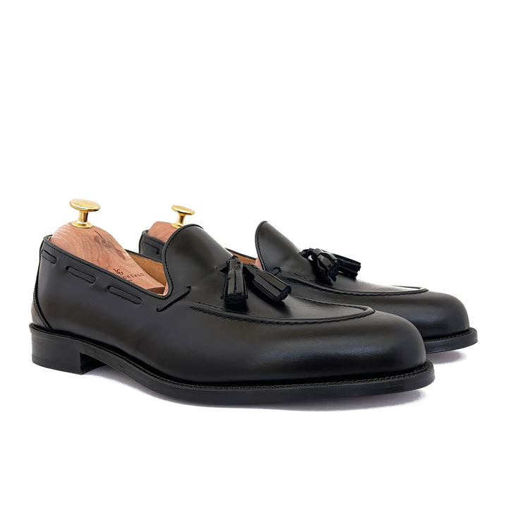 MEN'S BLACK MOCCASIN WITH TASSELS